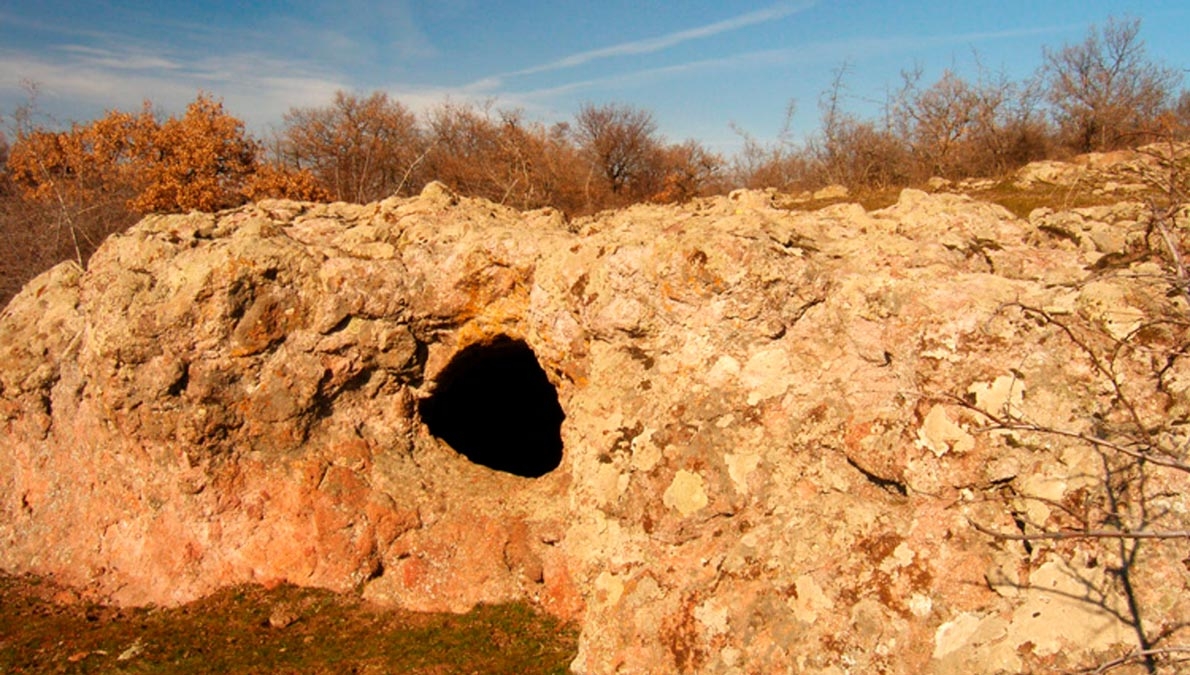 Rock tomb, village of Gorno Pole