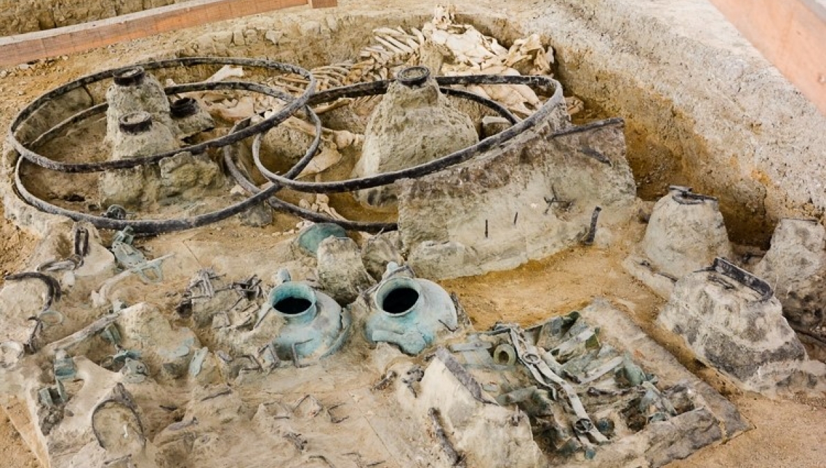 Гробищна могила в Микри Доксипара – Зони