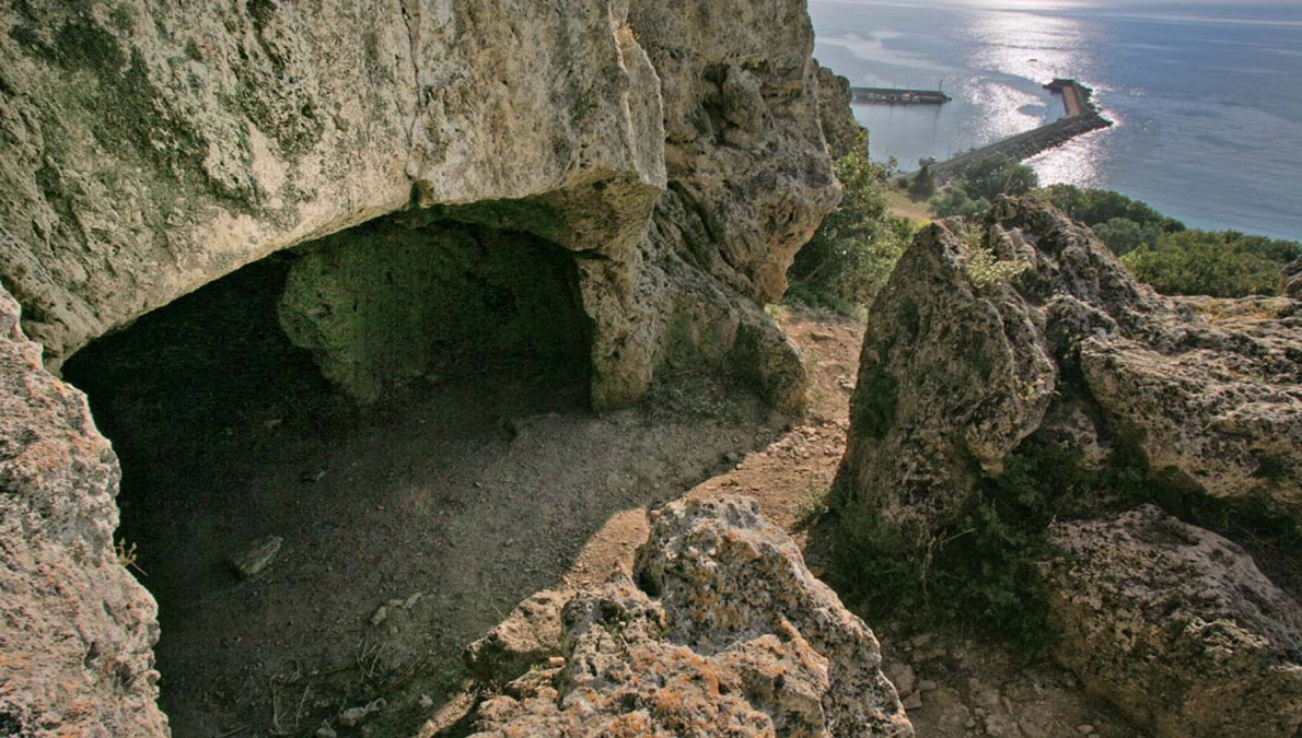 Неолитно селище в Макри (Циклопска пещера)