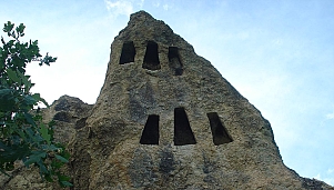 Θρακικό βραχώδες συγκρότημα λατρείας «Αλτάν τεπέ» και φρούριο από την εποχή της Όψιμης Αρχαιότητας στην περιοχή «Χισάρια»