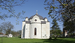 Η εκκλησία της Κοίμησης της Θεοτόκου (η εκκλησία του Ουζουντζόβο)