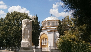Църква ""Света Богородица", паметник на Христос спасител", гр. Тополовград