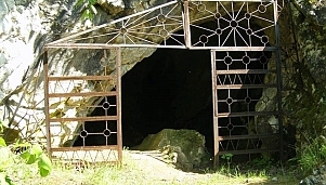 Καρακόλιοβατα Ντούπκα (Η Πέτρα του Καρά Κόλιο), Τα χωριά Ούστρεμ και Μράμορ